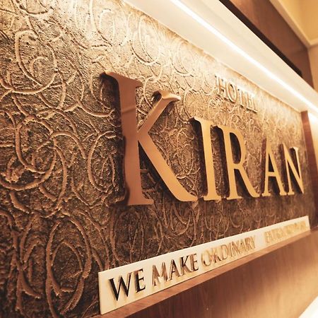 Hotel Kiran Miraj Extérieur photo